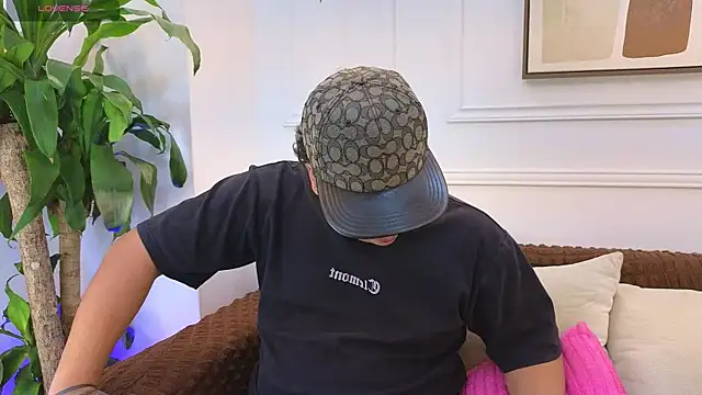 Snapshot of Naim_Bennetsex chatting on June 17, 2026, 6:07 pm Naim Bennetsex online show from June 17, 2026, 6:07 pm