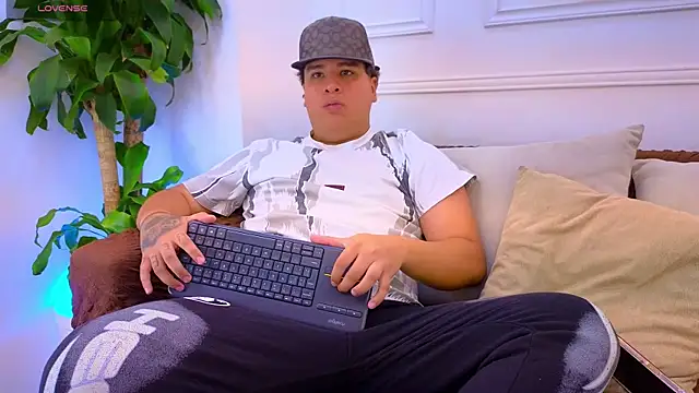 Snapshot of Naim_Bennetsex chatting on July 28, 2026, 8:52 pm Naim Bennetsex online show from July 28, 2026, 8:52 pm