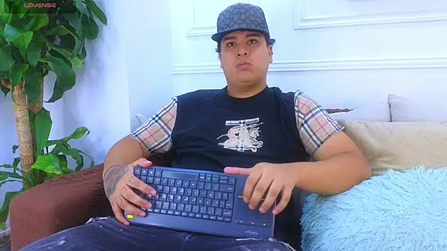 Snapshot of Naim_Bennetsex chatting on August 5, 2026, 7:19 pm Naim Bennetsex online show from August 5, 2026, 7:19 pm