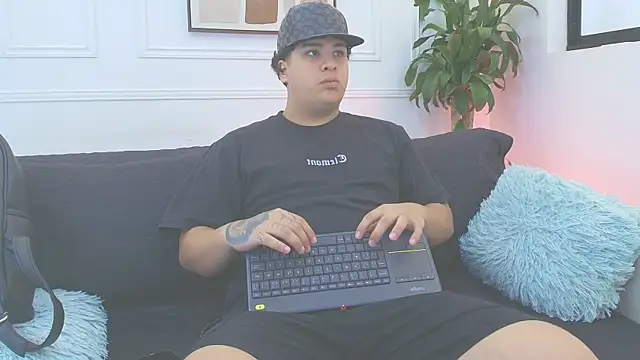 Naim Bennetsex online show from November 29, 2025, 7:14 pm