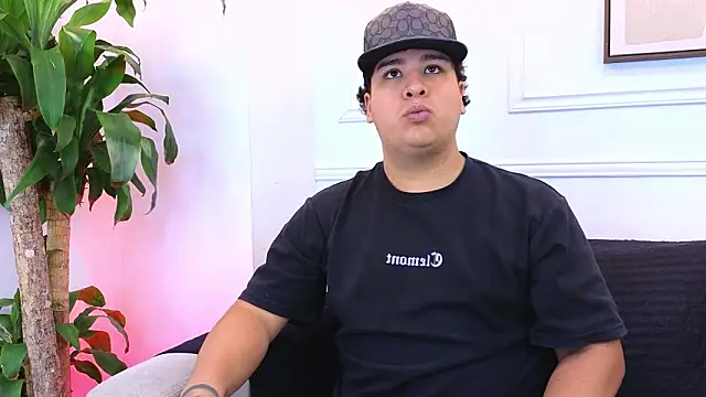 Naim Bennetsex online show from February 4, 2026, 6:36 pm