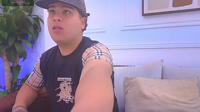 Snapshot of Naim_Bennetsex chatting on July 22, 2026, 6:32 pm Naim Bennetsex online show from July 22, 2026, 6:32 pm