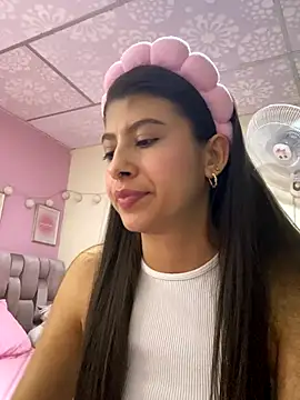 Lenapink19 online show from November 4, 2025, 9:40 pm