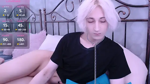 Snapshot of whitenyx chatting on December 3, 2025, 12:44 am whitenyx online show from December 3, 2025, 12:44 am