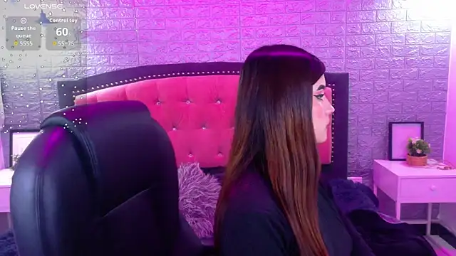 Natalie loffreda online show from November 12, 2025, 3:21 am