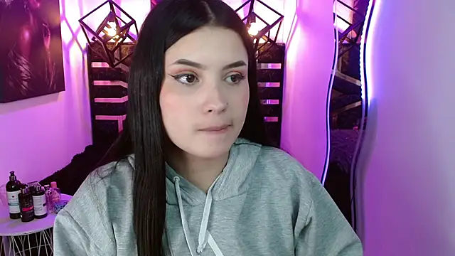 Snapshot of Natalie_loffreda chatting on June 5, 2026, 8:03 pm Natalie loffreda online show from June 5, 2026, 8:03 pm