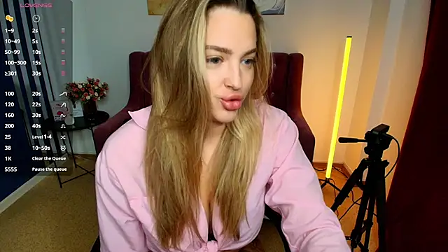 Snapshot of Emma__Ross chatting on June 28, 2026, 2:18 am Emma Ross online show from June 28, 2026, 2:18 am