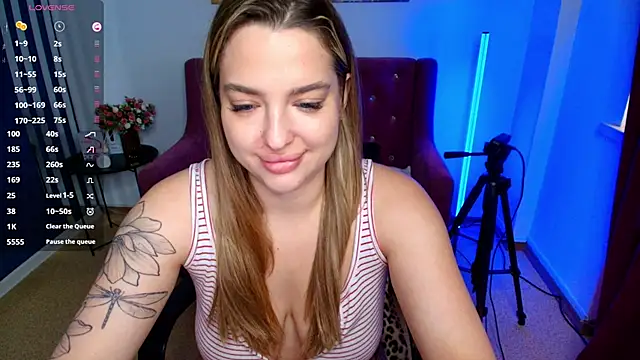 Snapshot of Emma__Ross chatting on June 14, 2026, 2:35 am Emma Ross online show from June 14, 2026, 2:35 am