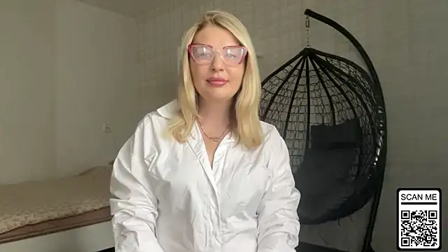 Snapshot of Blondie_xoxoxo chatting on June 3, 2026, 8:15 am Blondie xoxoxo online show from June 3, 2026, 8:15 am