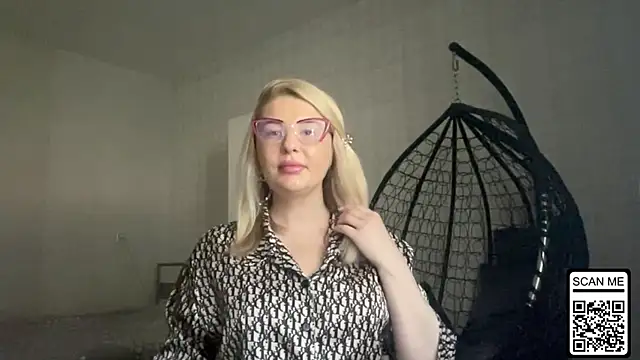 Snapshot of Blondie_xoxoxo chatting on June 10, 2026, 8:15 am Blondie xoxoxo online show from June 10, 2026, 8:15 am