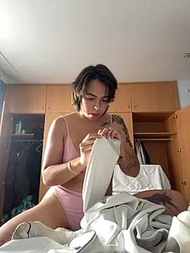 Snapshot of Kitty5348 chatting on October 17, 2025, 7:44 am Kitty5348 online show from October 17, 2025, 7:44 am