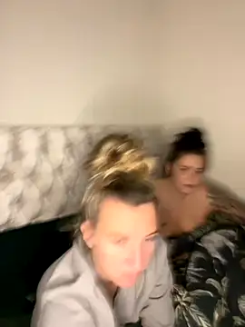 Snapshot of Charsworld chatting on December 3, 2025, 9:20 am Charsworld online show from December 3, 2025, 9:20 am