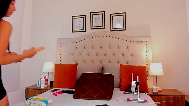 natasha moreno online show from October 10, 2025, 12:17 pm