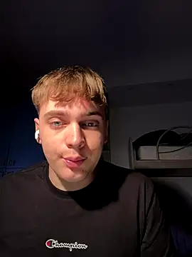 Snapshot of Fappatore_Nato05 chatting on October 11, 2025, 1:06 am Fappatore Nato05 online show from October 11, 2025, 1:06 am
