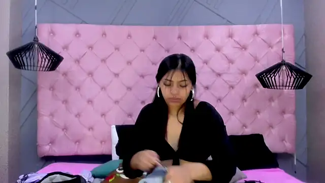 sofi Hornyy  online show from September 26, 2025, 2:13 pm