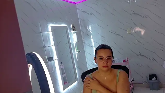 Aria Collins111 online show from February 4, 2026, 4:13 pm