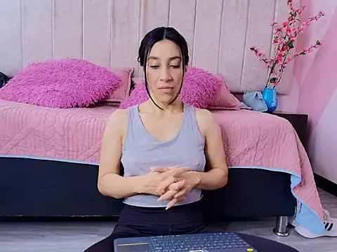 DarlingDuchess  online show from October 6, 2025, 3:46 pm