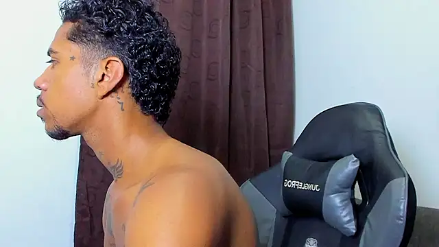 Snapshot of violet_and_myers chatting on March 10, 2026, 2:43 pm violet and myers online show from March 10, 2026, 2:43 pm