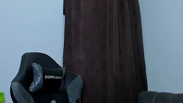 Snapshot of violet_and_myers chatting on February 7, 2026, 6:32 am violet and myers online show from February 7, 2026, 6:32 am