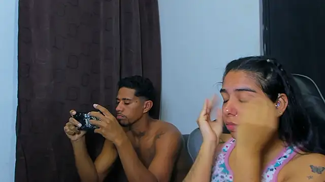 Snapshot of violet_and_myers chatting on March 5, 2026, 2:13 pm violet and myers online show from March 5, 2026, 2:13 pm