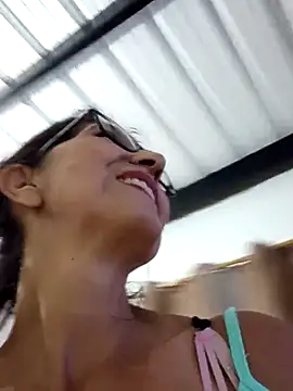 Snapshot of swity_foster chatting on October 19, 2025, 9:23 am swity foster online show from October 19, 2025, 9:23 am