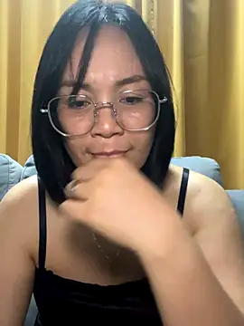 Snapshot of melyiaaa chatting on November 26, 2025, 2:28 pm melyiaaa online show from November 26, 2025, 2:28 pm