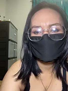 melyiaaa online show from May 9, 2026, 1:47 pm