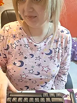 Snapshot of qSensi chatting on November 28, 2025, 10:21 pm qSensi online show from November 28, 2025, 10:21 pm