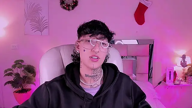 Snapshot of Luci_Rose chatting on January 7, 2026, 2:49 am Luci Rose online show from January 7, 2026, 2:49 am