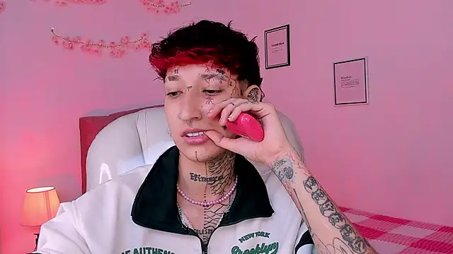 Snapshot of Luci_Rose chatting on February 14, 2026, 2:23 am Luci Rose online show from February 14, 2026, 2:23 am