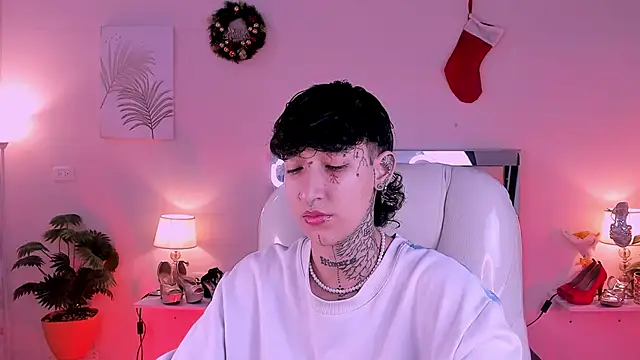 Snapshot of Luci_Rose chatting on January 16, 2026, 2:37 am Luci Rose online show from January 16, 2026, 2:37 am