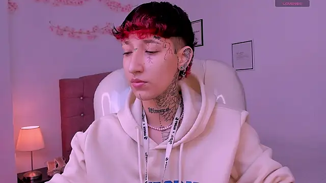 Luci Rose online show from April 24, 2026, 8:00 pm