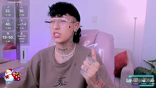 Snapshot of Luci_Rose chatting on December 23, 2025, 12:43 am Luci Rose online show from December 23, 2025, 12:43 am