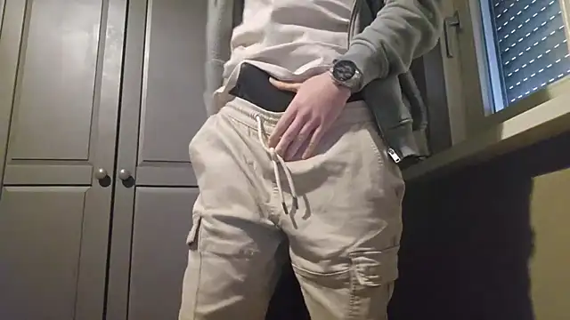 Snapshot of Trekkerboi chatting on December 14, 2025, 1:28 pm Trekkerboi online show from December 14, 2025, 1:28 pm