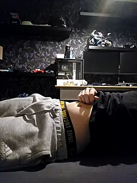 Snapshot of Trekkerboi chatting on November 3, 2025, 9:18 pm Trekkerboi online show from November 3, 2025, 9:18 pm