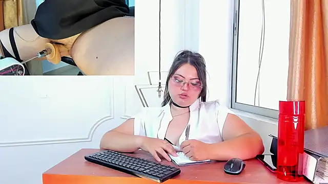 Tessa Sinclaire online show from May 5, 2026, 8:56 pm