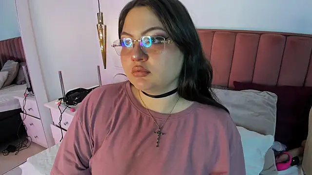 Tessa Sinclaire online show from May 1, 2026, 8:25 pm