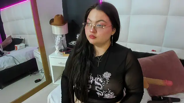 Snapshot of Tessa_Sinclaire chatting on July 23, 2026, 7:54 pm Tessa Sinclaire online show from July 23, 2026, 7:54 pm