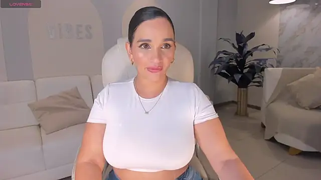 Snapshot of NovaSpencer chatting on December 3, 2025, 9:03 pm NovaSpencer online show from December 3, 2025, 9:03 pm