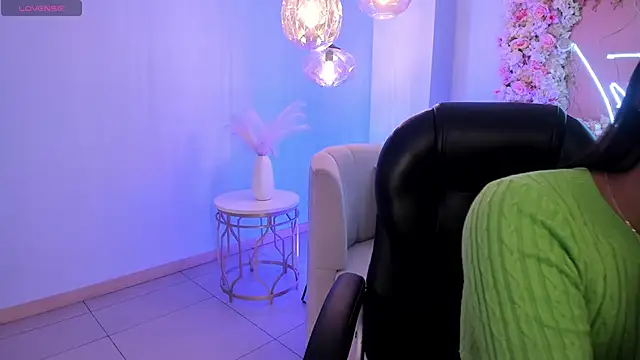 Snapshot of AyshelBrown chatting on October 9, 2025, 3:40 am AyshelBrown online show from October 9, 2025, 3:40 am