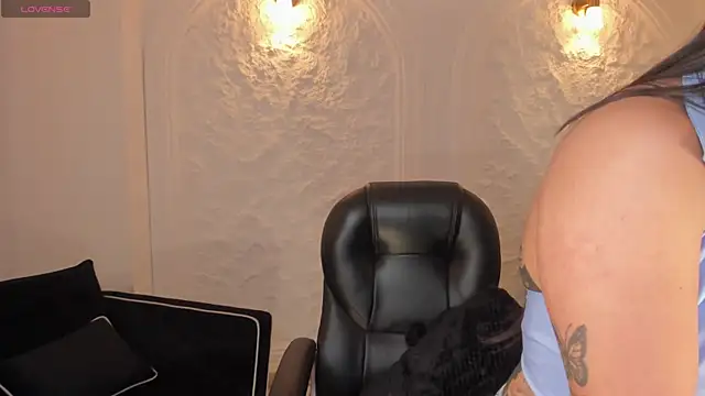 Snapshot of MilaColeman chatting on November 15, 2025, 2:15 am MilaColeman online show from November 15, 2025, 2:15 am