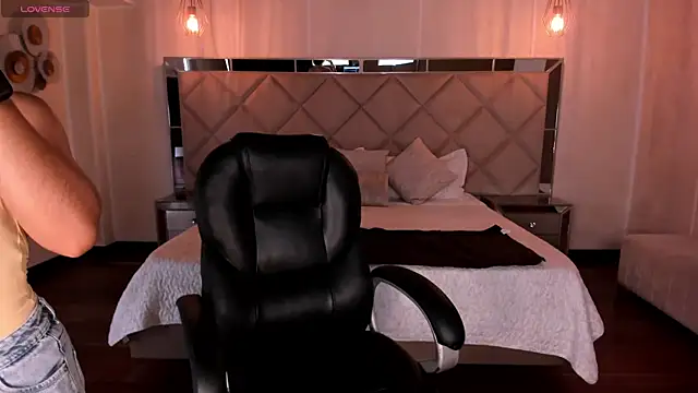 Snapshot of MilaColeman chatting on November 3, 2025, 7:06 pm MilaColeman online show from November 3, 2025, 7:06 pm