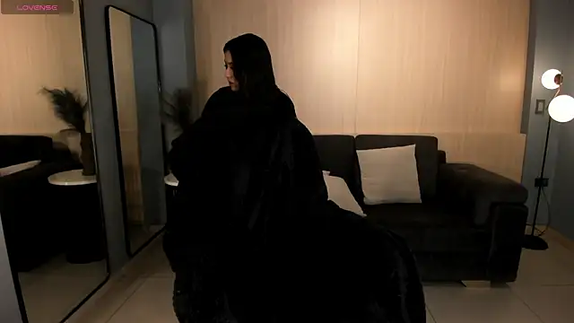 Snapshot of MilaColeman chatting on November 18, 2025, 2:05 am MilaColeman online show from November 18, 2025, 2:05 am