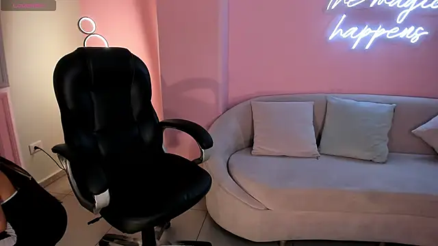 Snapshot of MilaColeman chatting on November 6, 2025, 2:04 am MilaColeman online show from November 6, 2025, 2:04 am