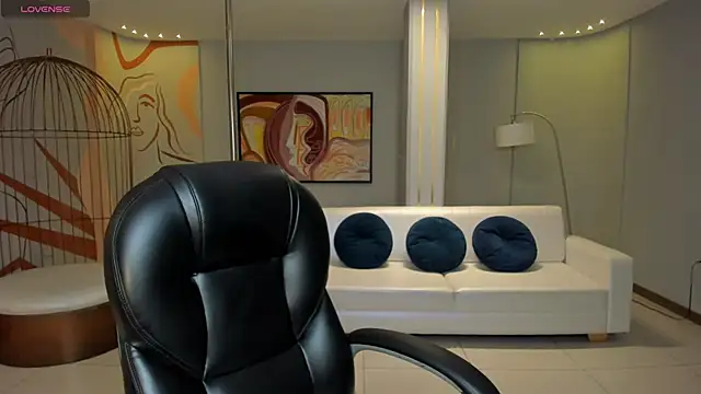 Snapshot of AmberColors_ chatting on November 5, 2025, 7:17 pm AmberColors online show from November 5, 2025, 7:17 pm