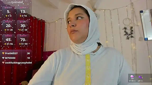 Azahara-Alcazar online show from October 6, 2025, 7:47 pm