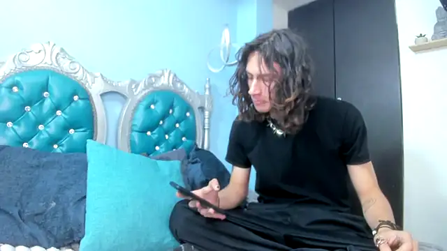 LUAUS18 online show from September 15, 2025, 4:35 am