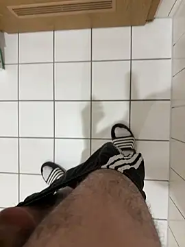 Snapshot of Dicksxd chatting on November 17, 2025, 6:01 pm Dicksxd online show from November 17, 2025, 6:01 pm