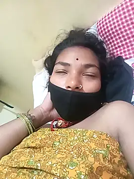 Snapshot of Chandni_Love143 chatting on December 2, 2025, 1:06 am Chandni Love143 online show from December 2, 2025, 1:06 am