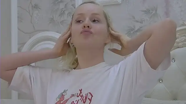 Snapshot of EllieFrosty_ chatting on July 9, 2026, 10:09 pm EllieFrosty online show from July 9, 2026, 10:09 pm